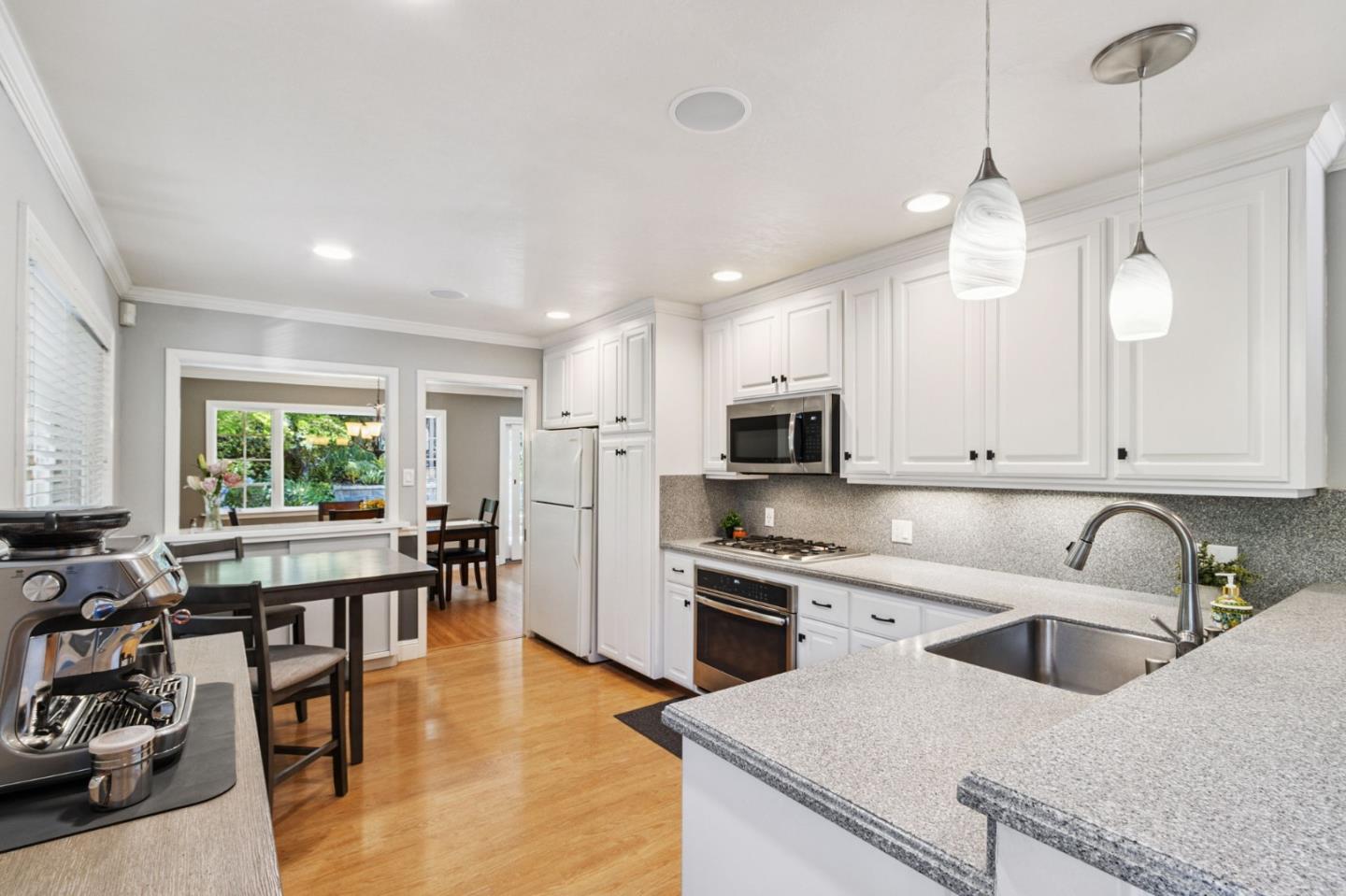 Detail Gallery Image 12 of 48 For 2920 Brittan Ave, San Carlos,  CA 94070 - 3 Beds | 2 Baths