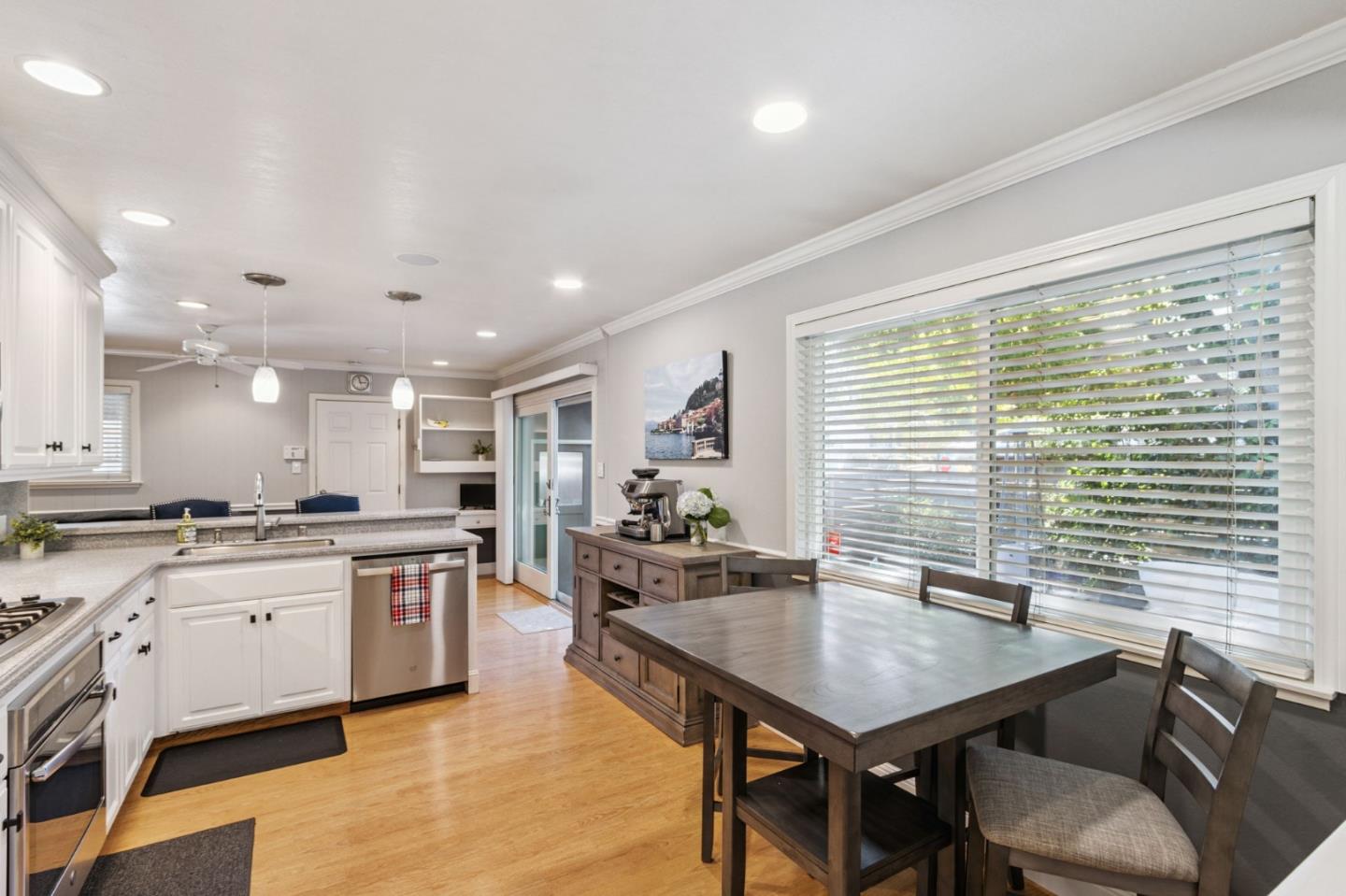 Detail Gallery Image 13 of 48 For 2920 Brittan Ave, San Carlos,  CA 94070 - 3 Beds | 2 Baths