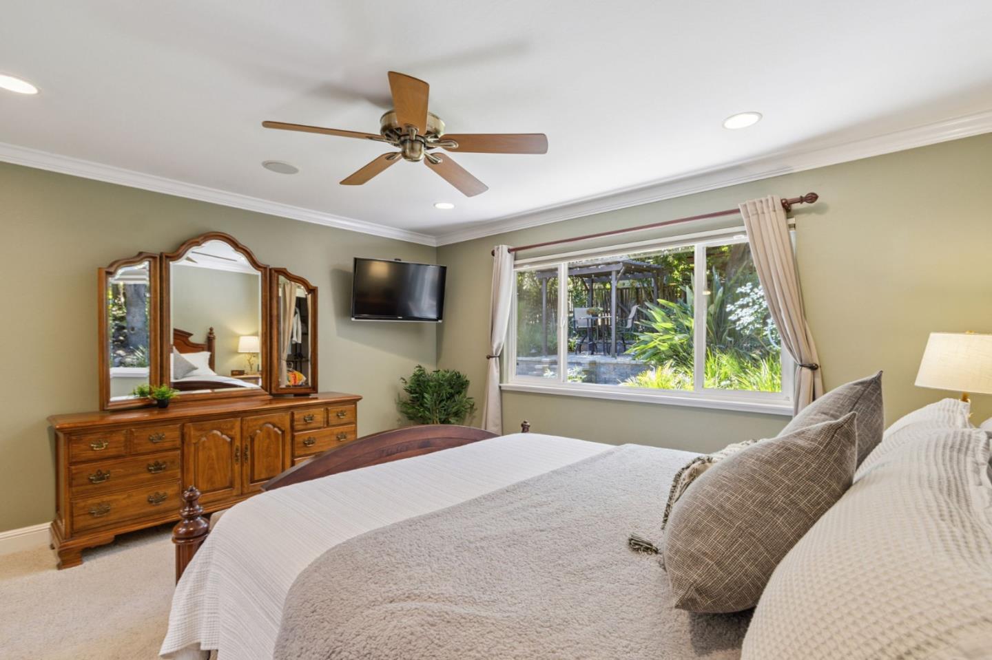 Detail Gallery Image 19 of 48 For 2920 Brittan Ave, San Carlos,  CA 94070 - 3 Beds | 2 Baths