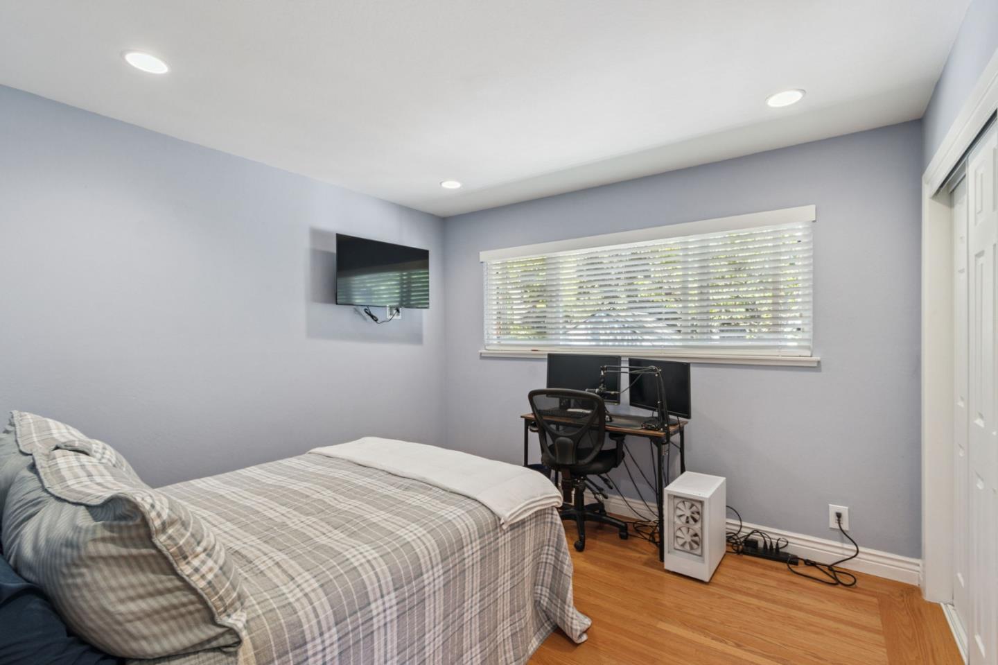 Detail Gallery Image 22 of 48 For 2920 Brittan Ave, San Carlos,  CA 94070 - 3 Beds | 2 Baths