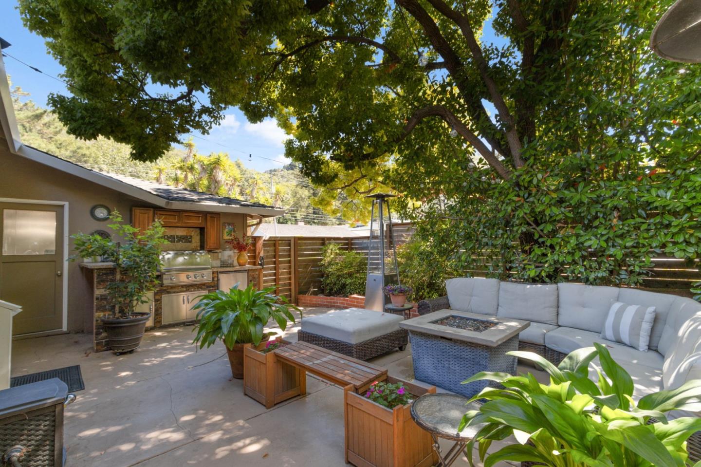 Detail Gallery Image 25 of 48 For 2920 Brittan Ave, San Carlos,  CA 94070 - 3 Beds | 2 Baths