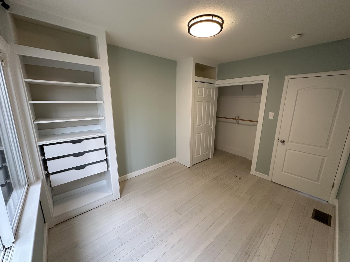 Detail Gallery Image 11 of 20 For 111 Chapman Ave, South San Francisco,  CA 94080 - 3 Beds | 2 Baths