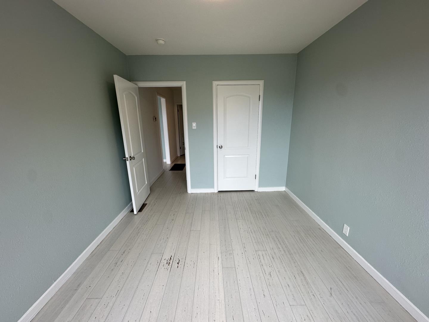 Detail Gallery Image 12 of 20 For 111 Chapman Ave, South San Francisco,  CA 94080 - 3 Beds | 2 Baths