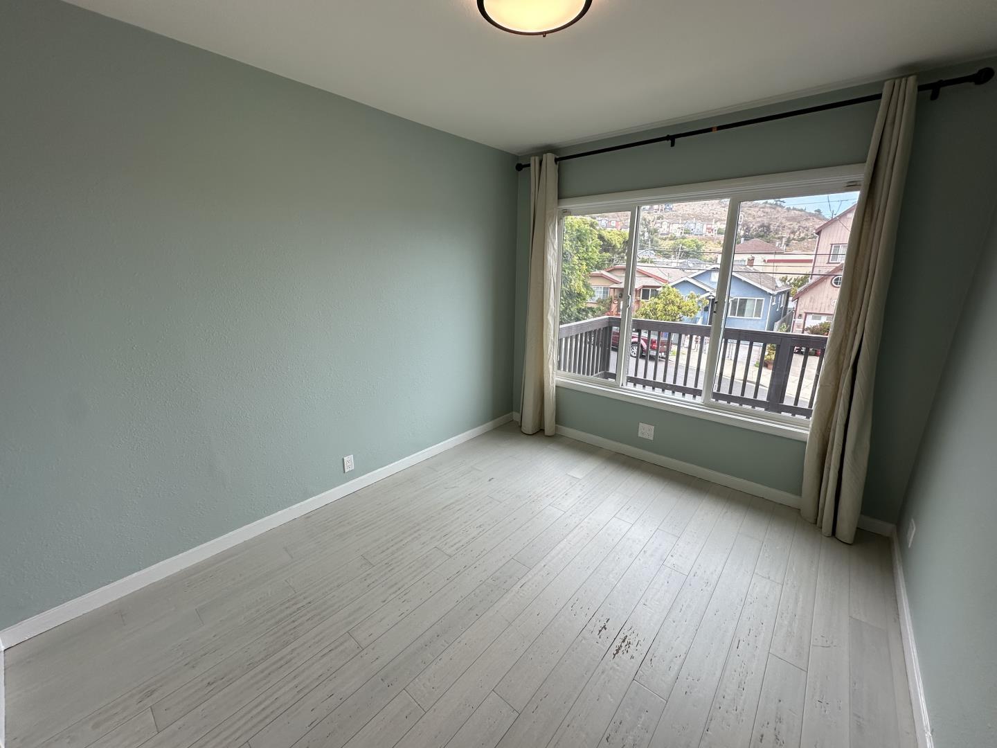 Detail Gallery Image 8 of 20 For 111 Chapman Ave, South San Francisco,  CA 94080 - 3 Beds | 2 Baths