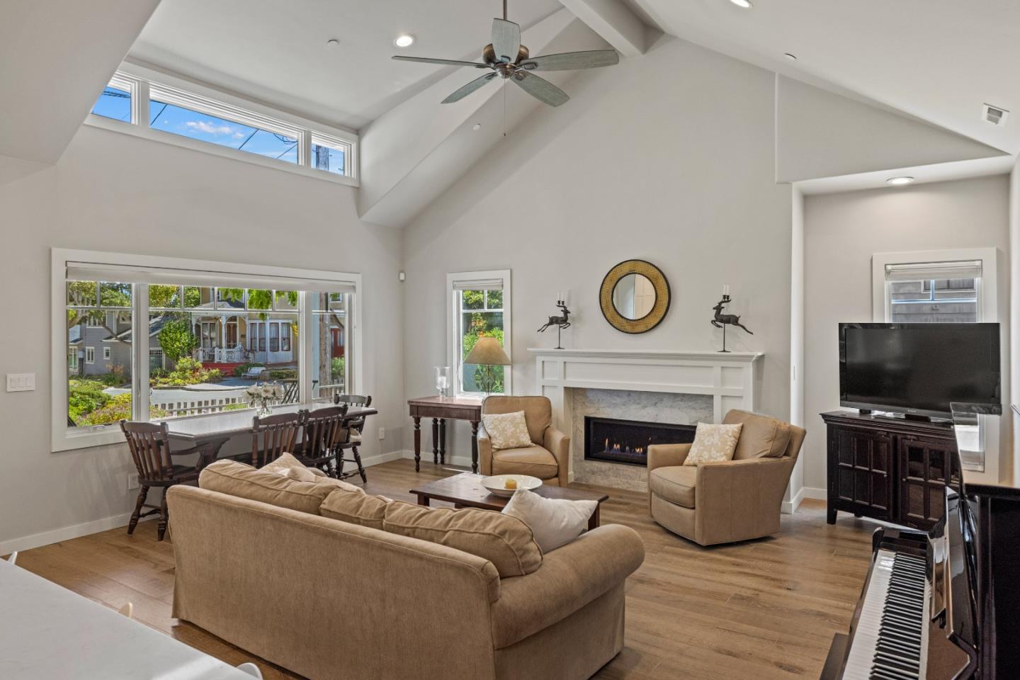 Detail Gallery Image 10 of 29 For 222 Wood St, Pacific Grove,  CA 93950 - 2 Beds | 2 Baths