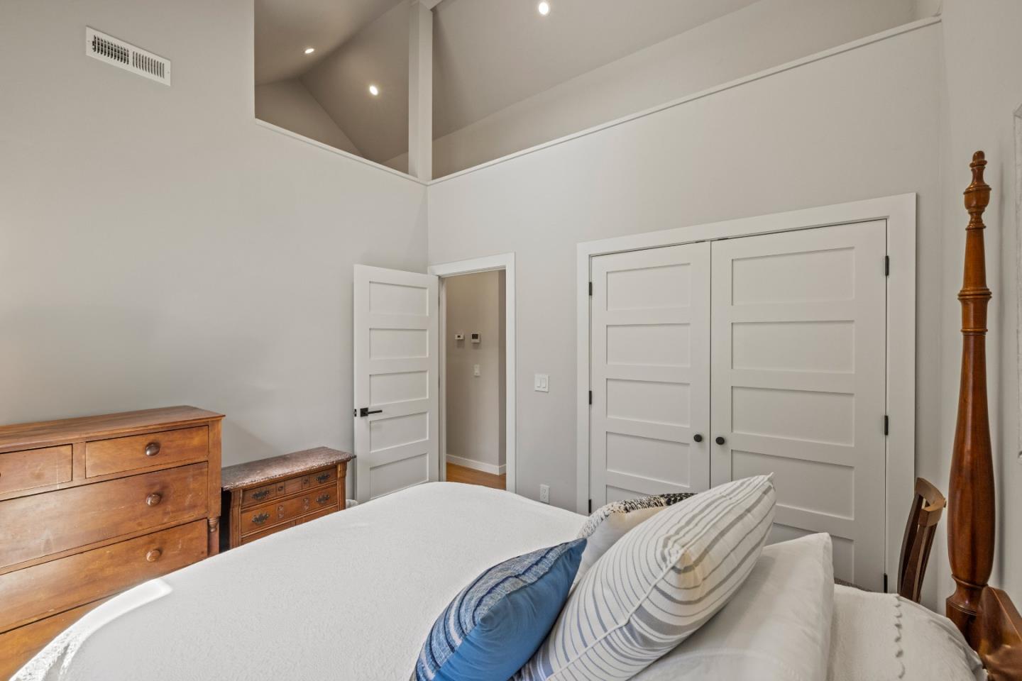 Detail Gallery Image 19 of 29 For 222 Wood St, Pacific Grove,  CA 93950 - 2 Beds | 2 Baths