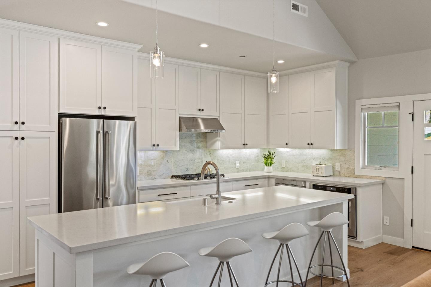 Detail Gallery Image 5 of 29 For 222 Wood St, Pacific Grove,  CA 93950 - 2 Beds | 2 Baths