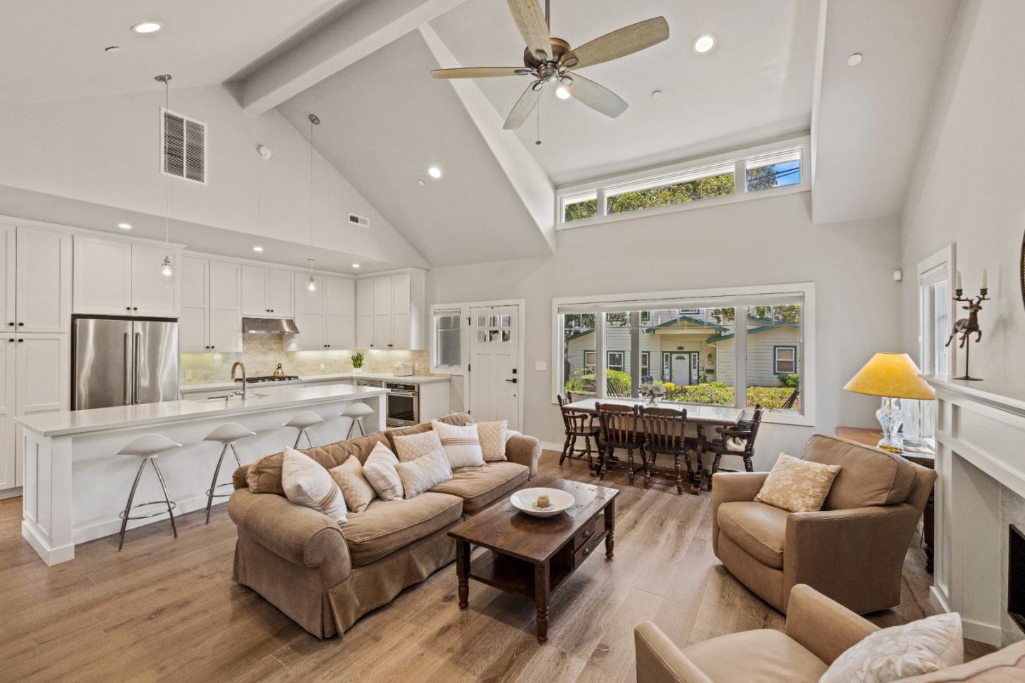 Detail Gallery Image 7 of 29 For 222 Wood St, Pacific Grove,  CA 93950 - 2 Beds | 2 Baths