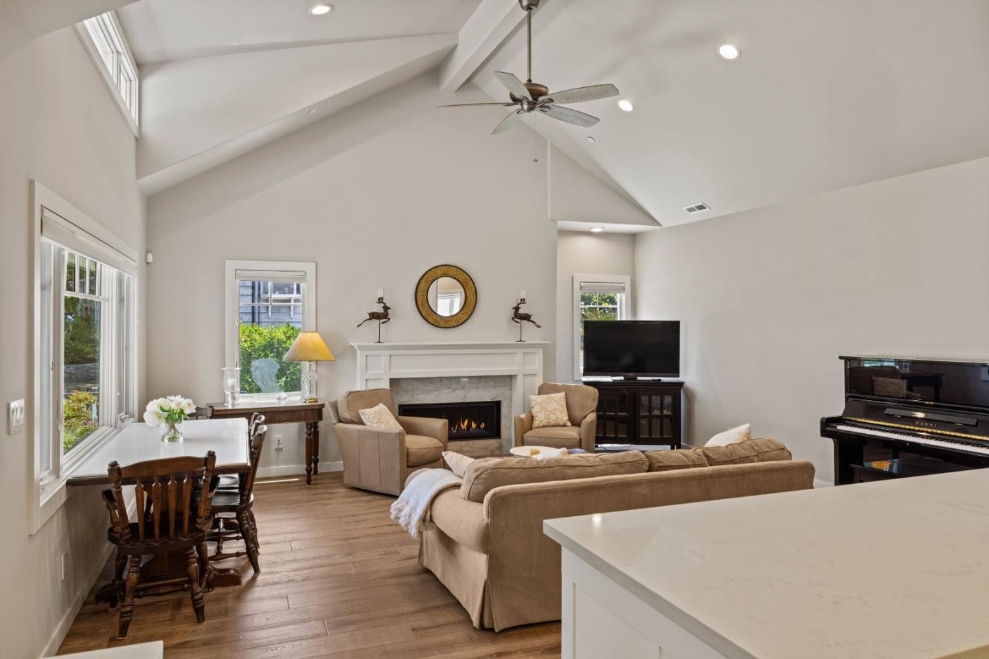 Detail Gallery Image 8 of 29 For 222 Wood St, Pacific Grove,  CA 93950 - 2 Beds | 2 Baths