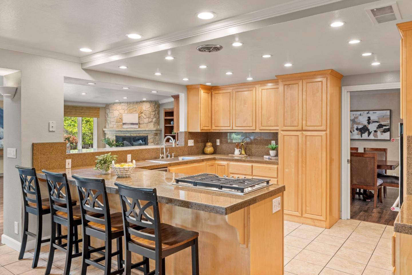 Detail Gallery Image 12 of 25 For 22820 Bravo Pl, Salinas,  CA 93908 - 4 Beds | 3 Baths