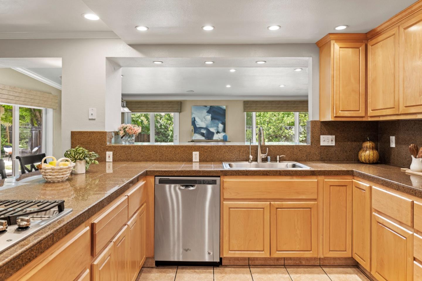 Detail Gallery Image 13 of 25 For 22820 Bravo Pl, Salinas,  CA 93908 - 4 Beds | 3 Baths