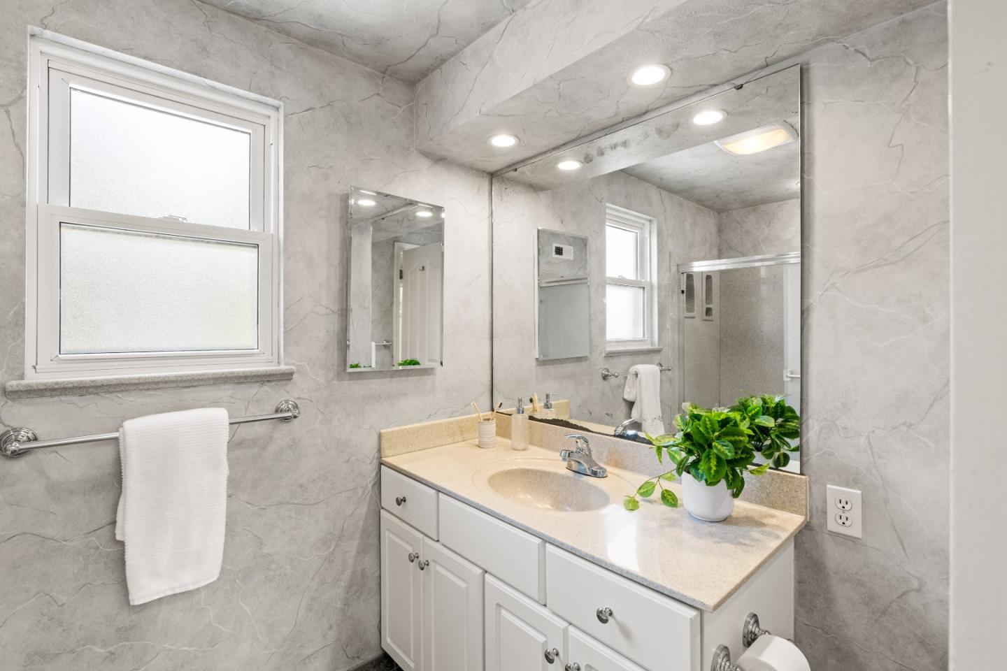 Detail Gallery Image 21 of 25 For 22820 Bravo Pl, Salinas,  CA 93908 - 4 Beds | 3 Baths