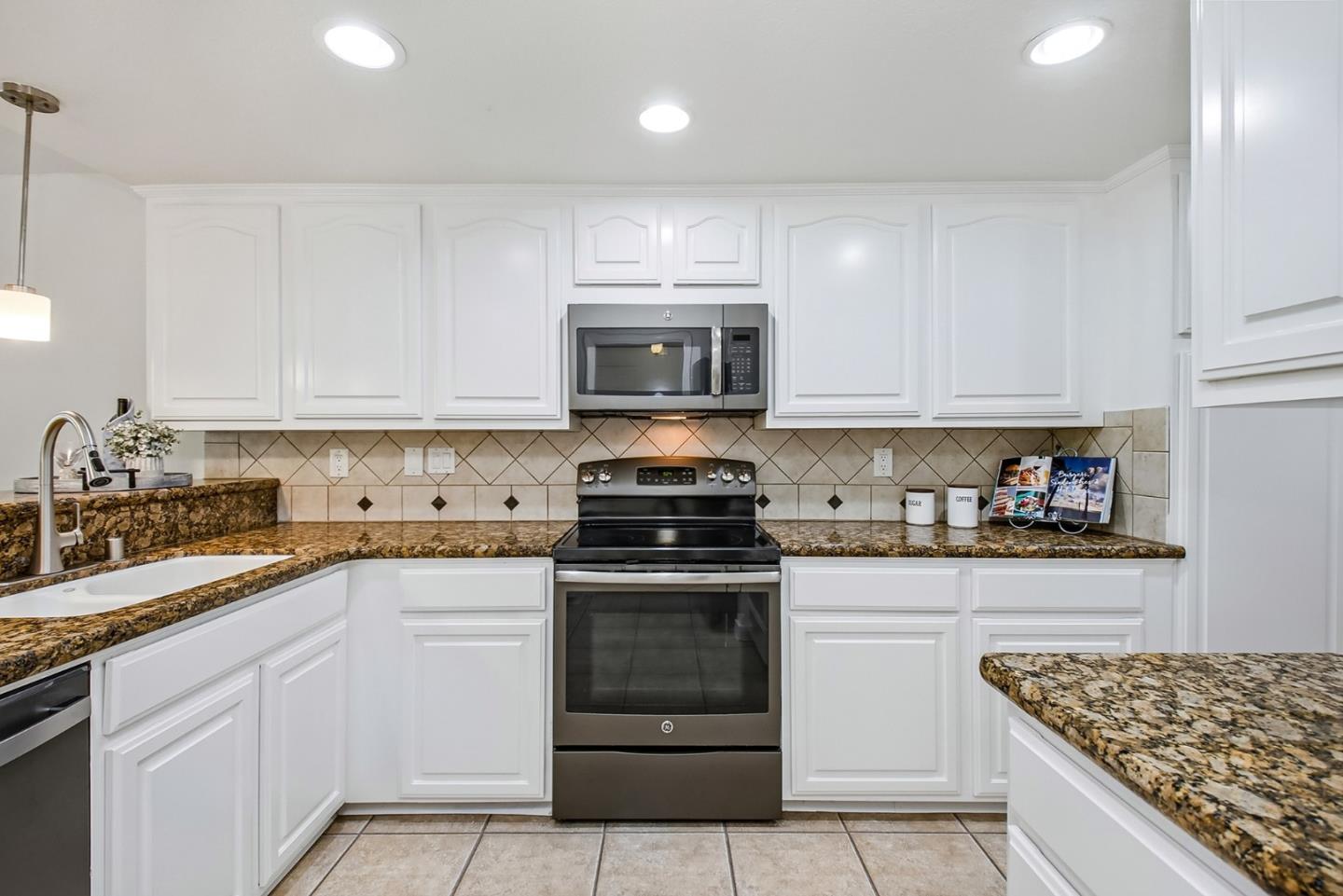 Detail Gallery Image 17 of 66 For 3585 Flint Creek Dr, San Jose,  CA 95148 - 2 Beds | 2/1 Baths