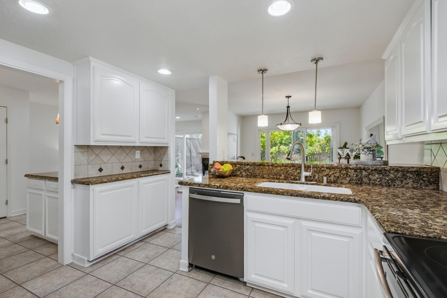 Detail Gallery Image 18 of 66 For 3585 Flint Creek Dr, San Jose,  CA 95148 - 2 Beds | 2/1 Baths