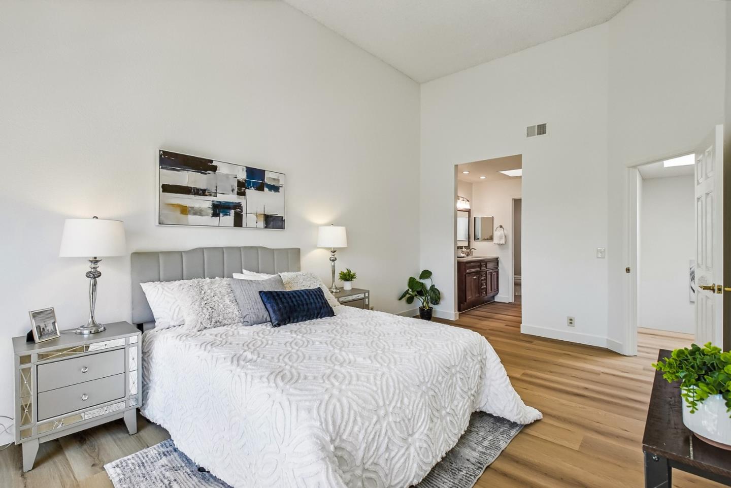 Detail Gallery Image 25 of 66 For 3585 Flint Creek Dr, San Jose,  CA 95148 - 2 Beds | 2/1 Baths