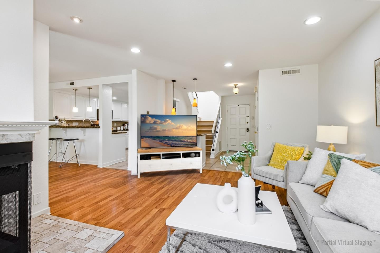 Detail Gallery Image 9 of 66 For 3585 Flint Creek Dr, San Jose,  CA 95148 - 2 Beds | 2/1 Baths