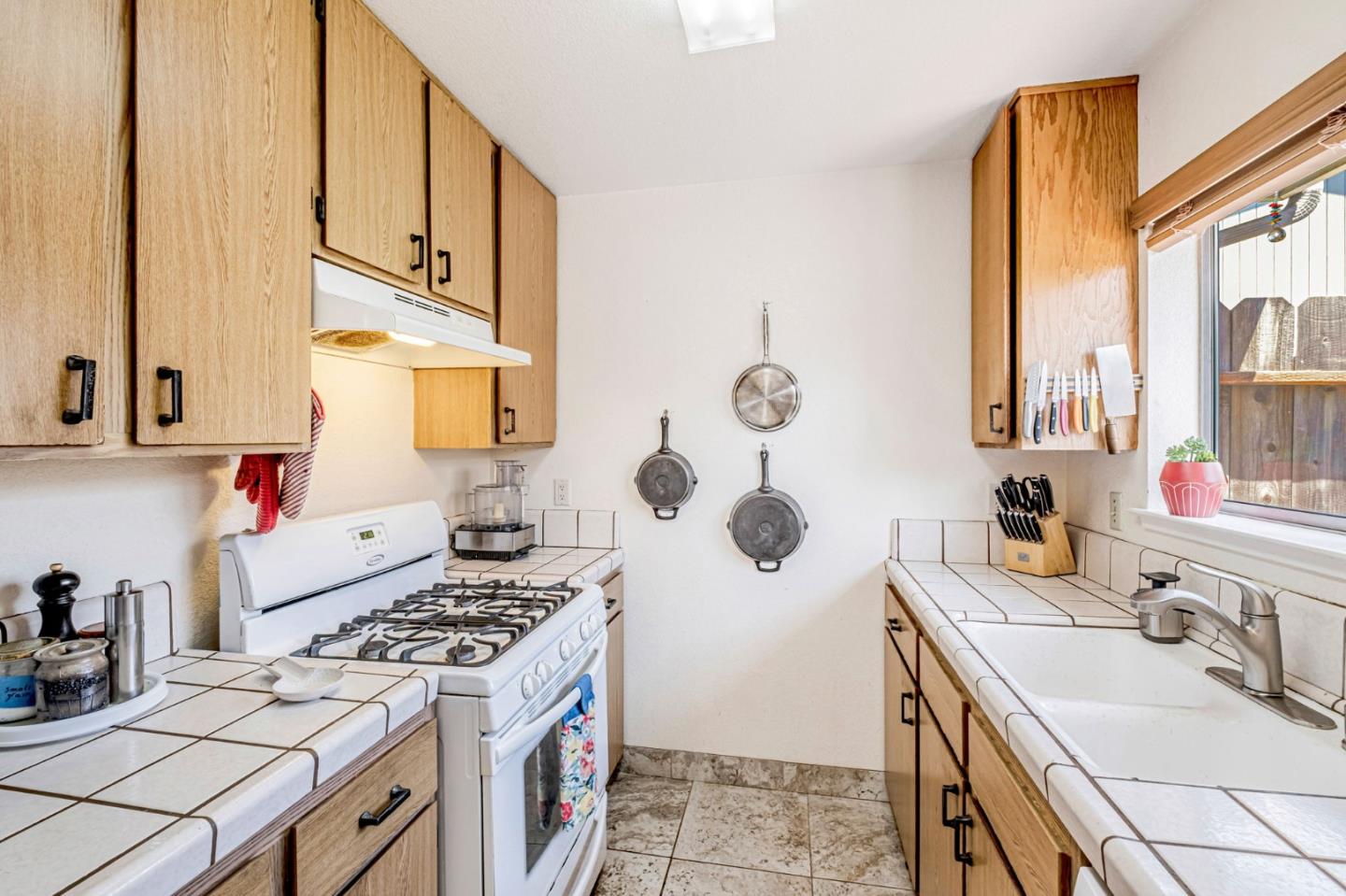 Detail Gallery Image 13 of 30 For 3975 Bramble Ln #C,  Santa Cruz,  CA 95062 - 2 Beds | 2/1 Baths