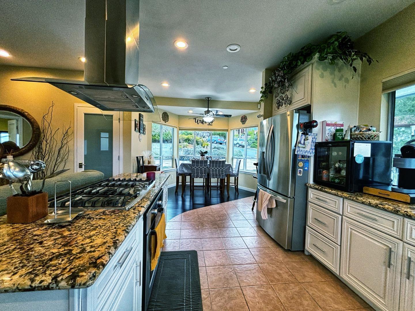 Detail Gallery Image 21 of 51 For 2612 Hallmark Dr, Belmont,  CA 94002 - 5 Beds | 4/1 Baths