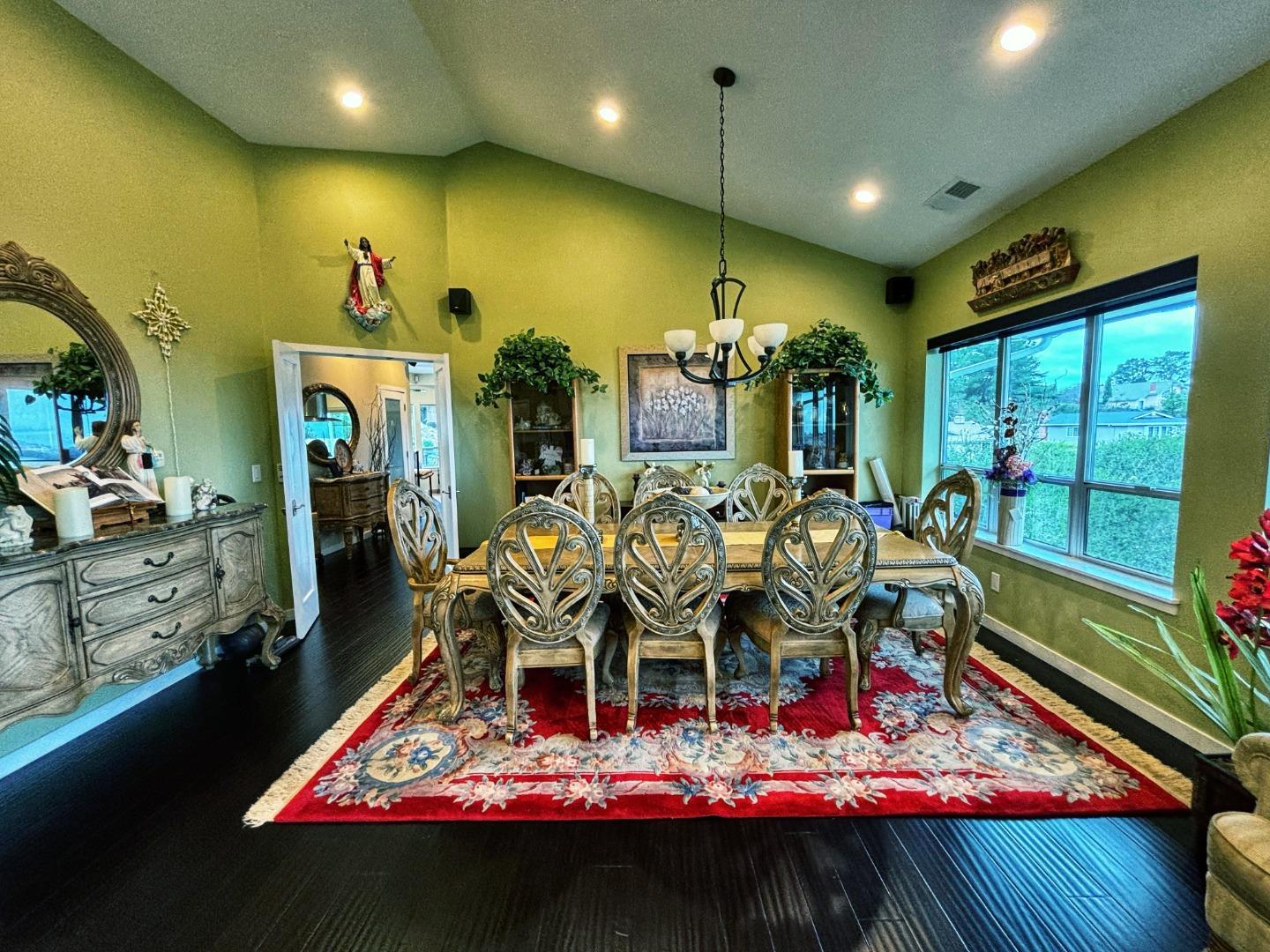 Detail Gallery Image 26 of 51 For 2612 Hallmark Dr, Belmont,  CA 94002 - 5 Beds | 4/1 Baths