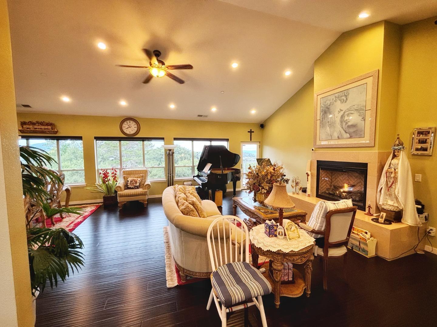 Detail Gallery Image 27 of 51 For 2612 Hallmark Dr, Belmont,  CA 94002 - 5 Beds | 4/1 Baths