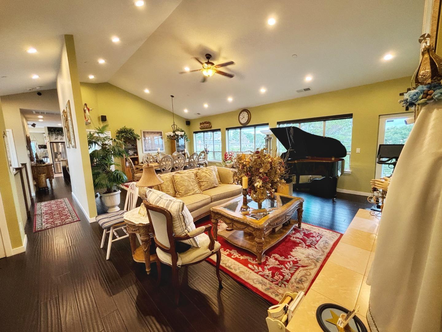 Detail Gallery Image 28 of 51 For 2612 Hallmark Dr, Belmont,  CA 94002 - 5 Beds | 4/1 Baths