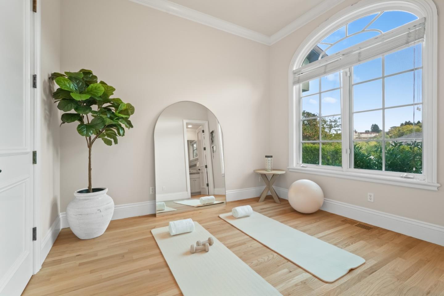 Detail Gallery Image 29 of 129 For 2855 Churchill Dr, Hillsborough,  CA 94010 - 5 Beds | 5/1 Baths