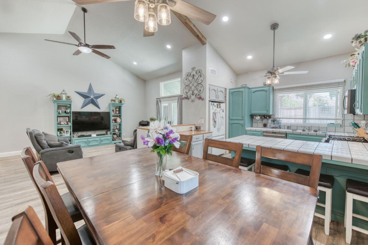 Detail Gallery Image 10 of 33 For 11 Magnolia Ave, Clovis,  CA 93611 - 4 Beds | 2 Baths