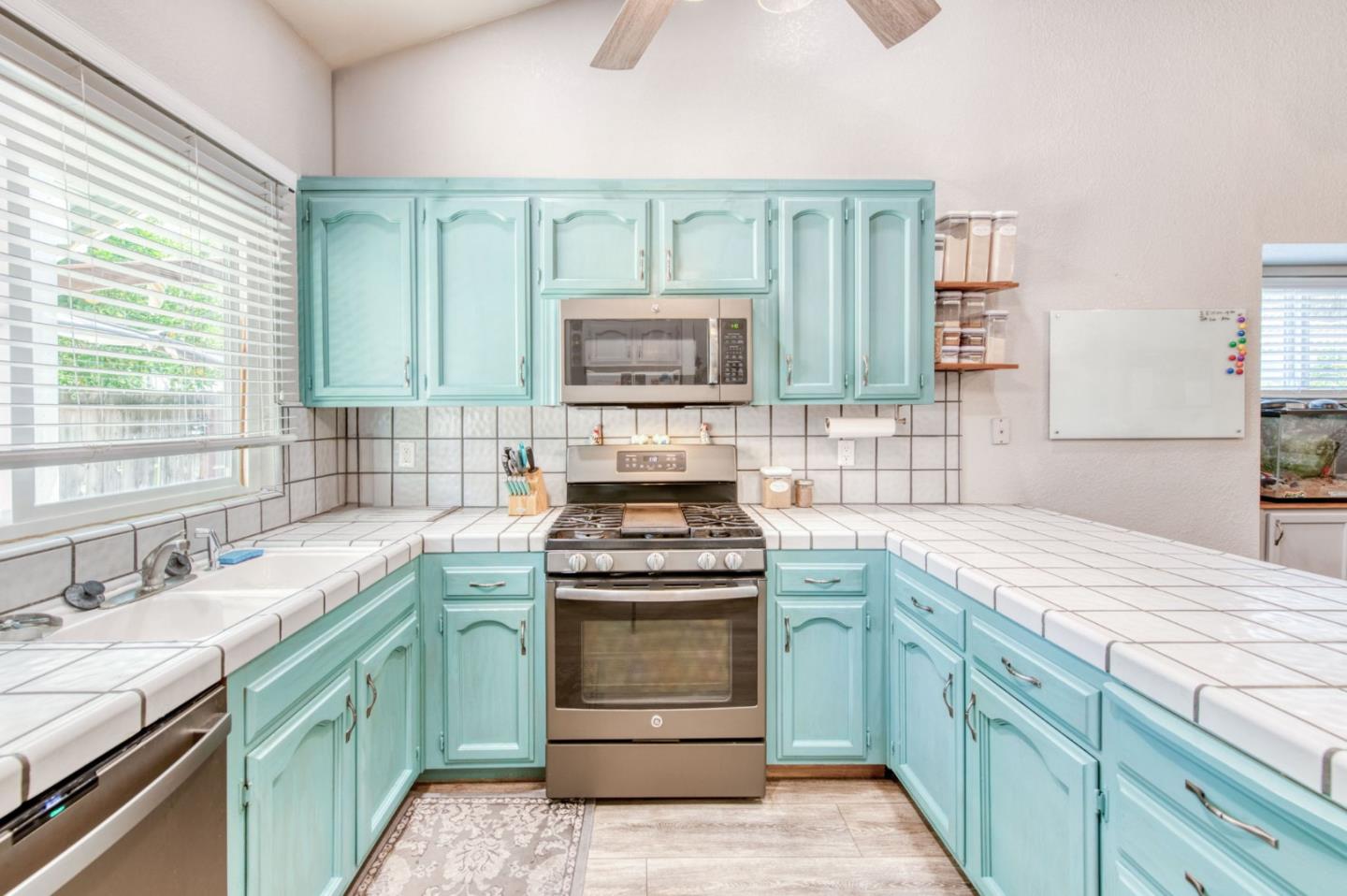 Detail Gallery Image 12 of 33 For 11 Magnolia Ave, Clovis,  CA 93611 - 4 Beds | 2 Baths