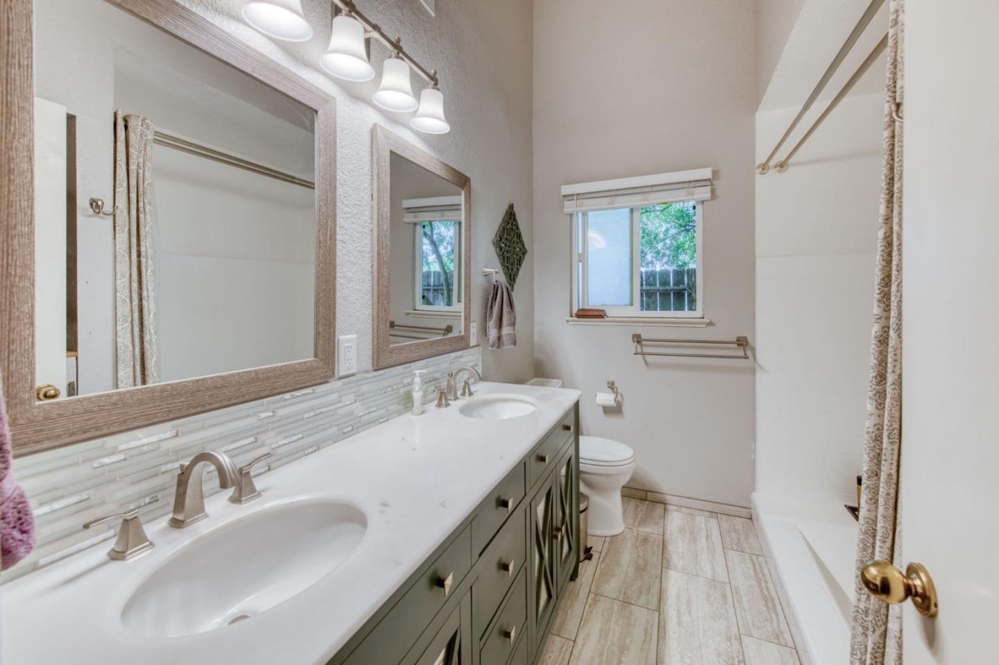 Detail Gallery Image 24 of 33 For 11 Magnolia Ave, Clovis,  CA 93611 - 4 Beds | 2 Baths