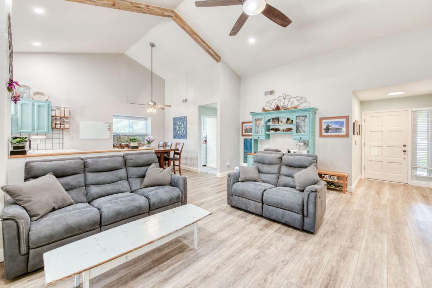 Detail Gallery Image 7 of 33 For 11 Magnolia Ave, Clovis,  CA 93611 - 4 Beds | 2 Baths