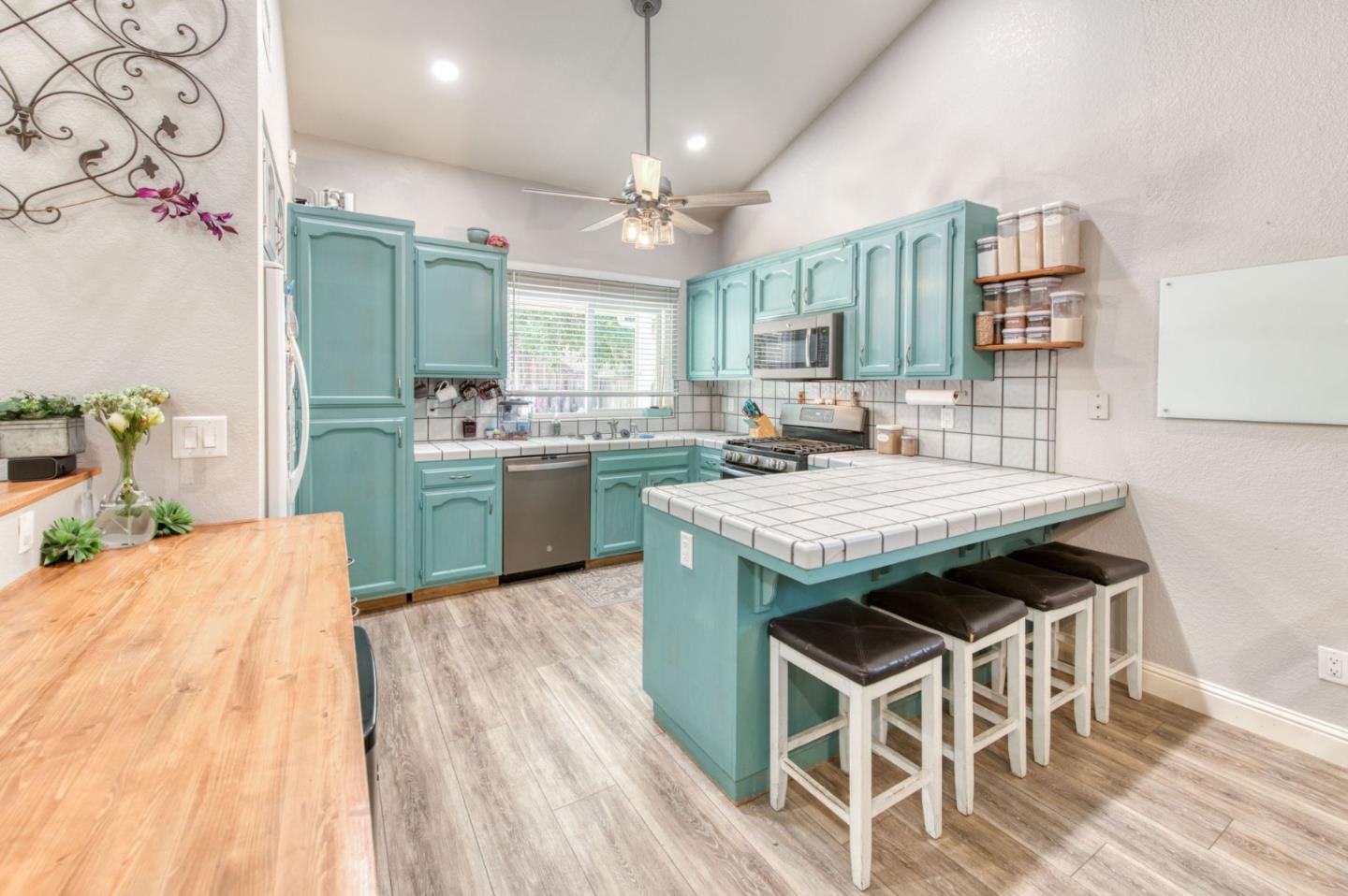 Detail Gallery Image 9 of 33 For 11 Magnolia Ave, Clovis,  CA 93611 - 4 Beds | 2 Baths