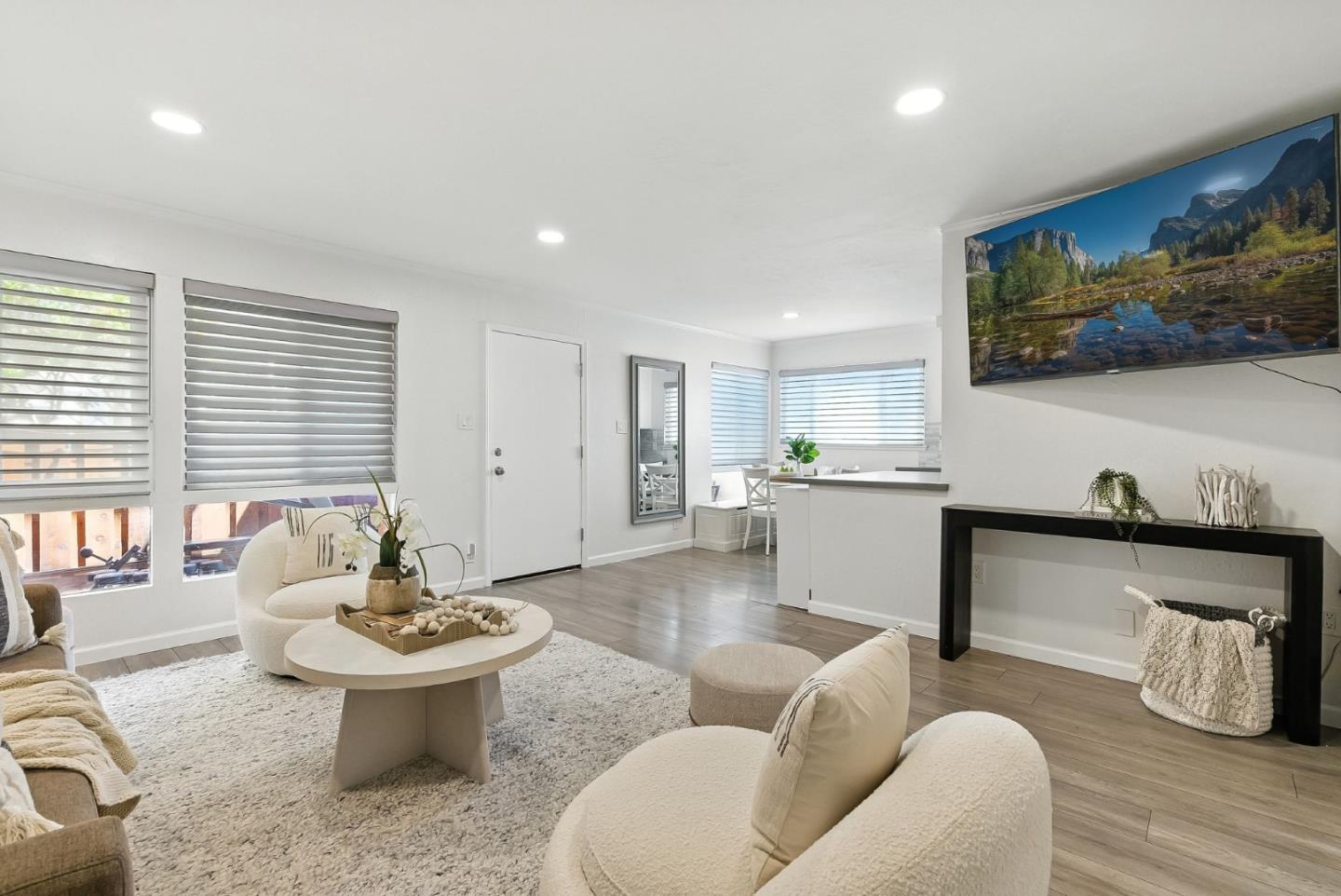 Detail Gallery Image 2 of 40 For 3015 Los Prados St #109,  San Mateo,  CA 94403 - 2 Beds | 2 Baths