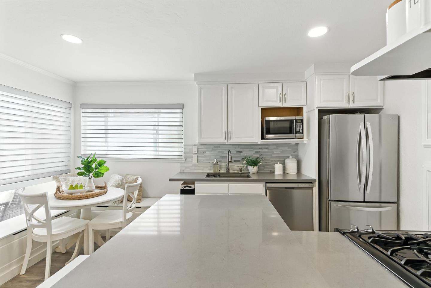 Detail Gallery Image 23 of 40 For 3015 Los Prados St #109,  San Mateo,  CA 94403 - 2 Beds | 2 Baths