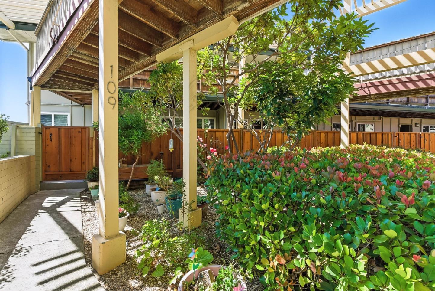 Detail Gallery Image 37 of 40 For 3015 Los Prados St #109,  San Mateo,  CA 94403 - 2 Beds | 2 Baths