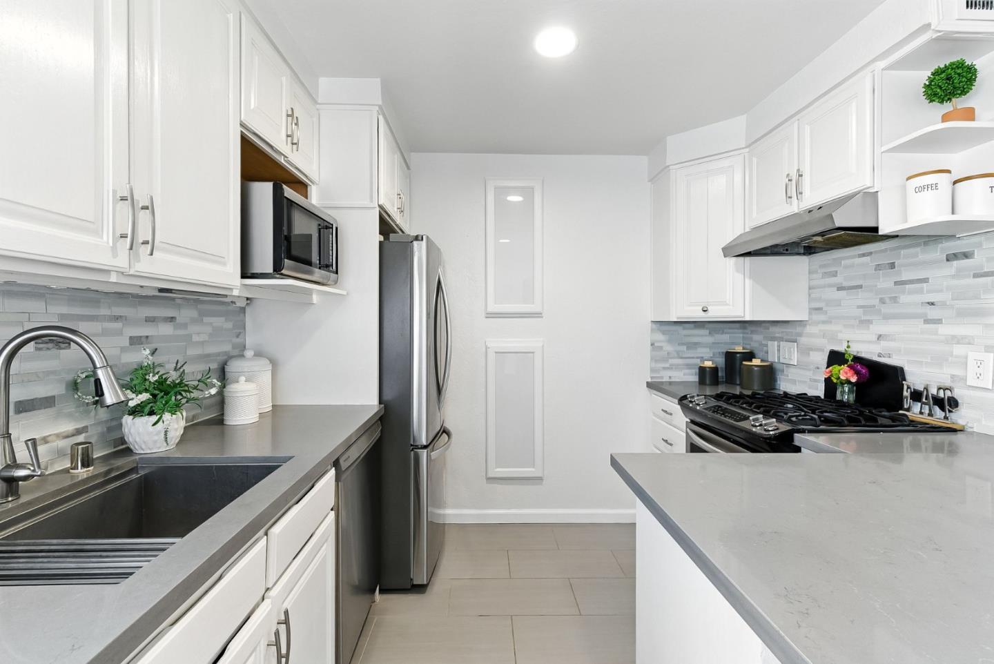Detail Gallery Image 6 of 40 For 3015 Los Prados St #109,  San Mateo,  CA 94403 - 2 Beds | 2 Baths