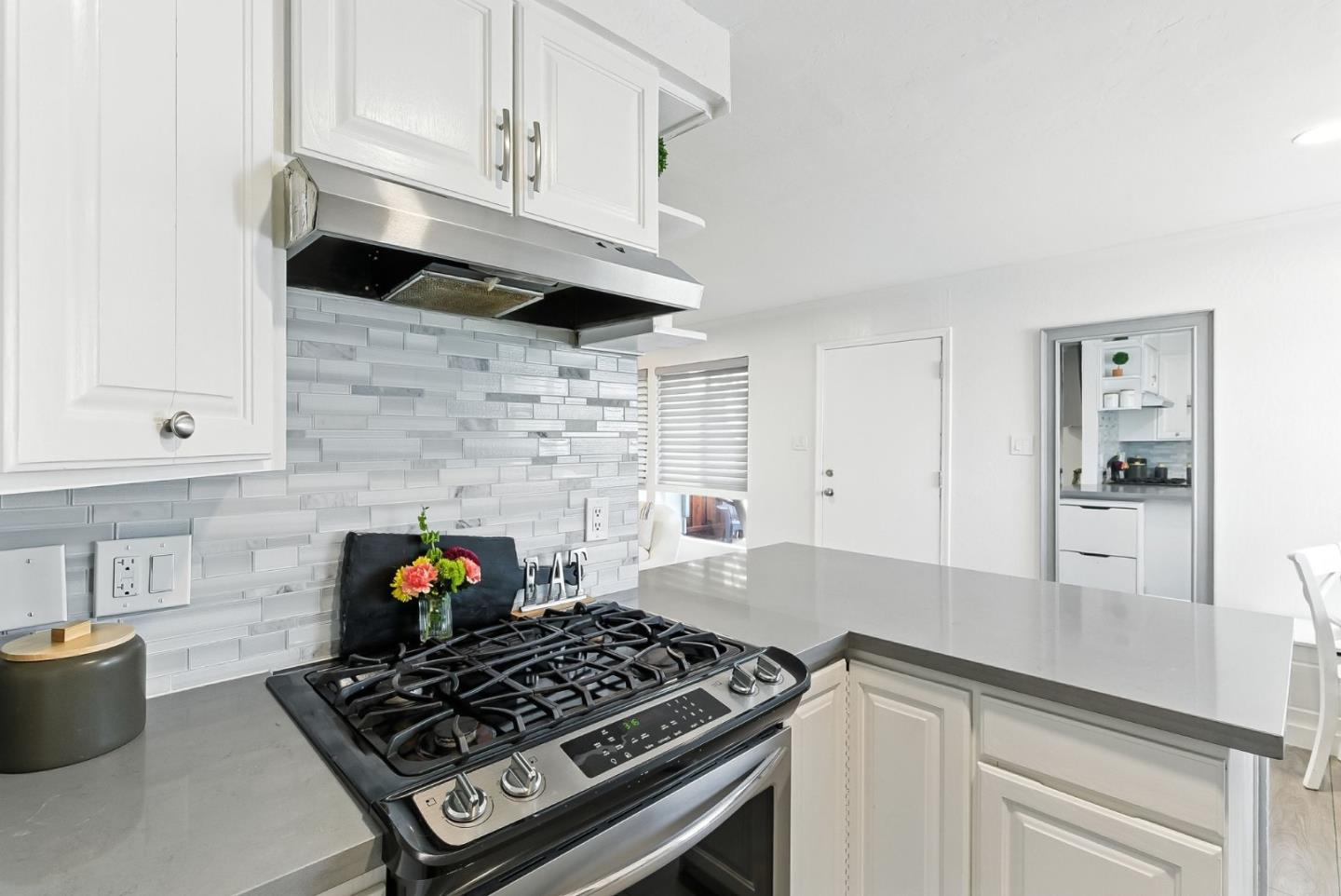 Detail Gallery Image 8 of 40 For 3015 Los Prados St #109,  San Mateo,  CA 94403 - 2 Beds | 2 Baths