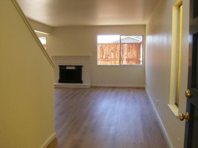 Detail Gallery Image 3 of 32 For 1310 Primavera St #118,  Salinas,  CA 93901 - 2 Beds | 1/1 Baths