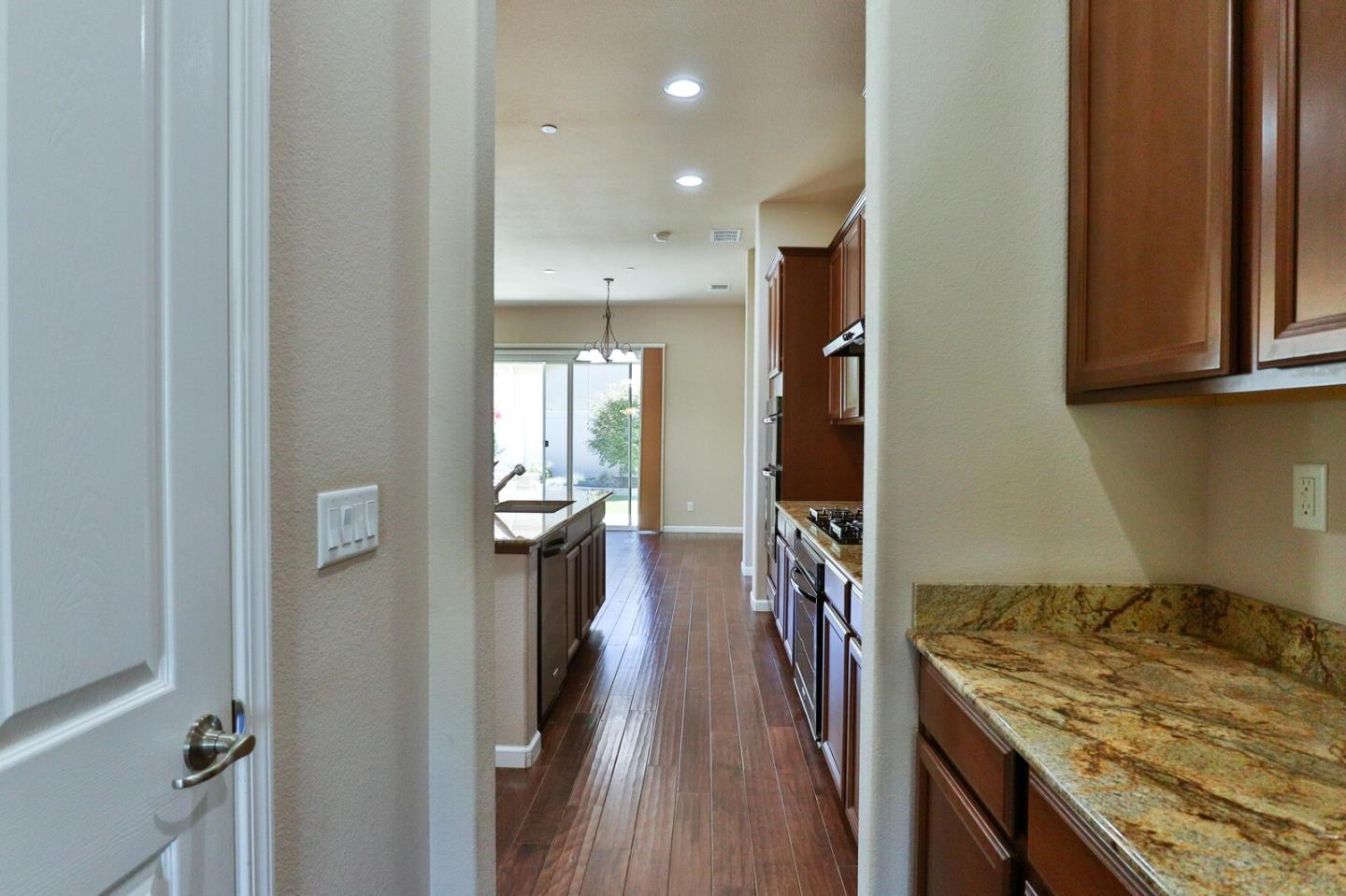 Detail Gallery Image 19 of 107 For 2690 Steeple Run Ln, Manteca,  CA 95336 - 3 Beds | 2 Baths