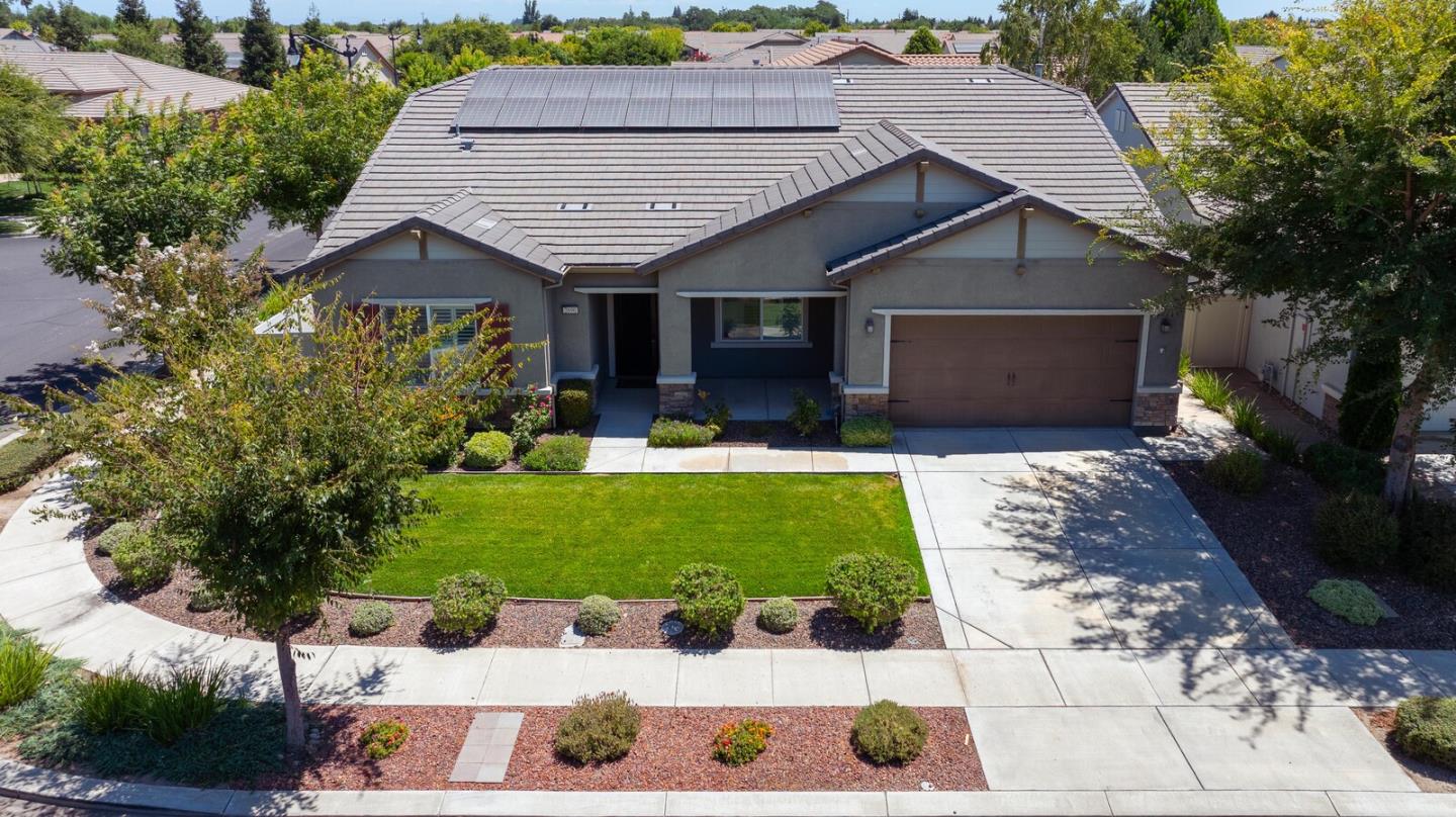 Detail Gallery Image 2 of 107 For 2690 Steeple Run Ln, Manteca,  CA 95336 - 3 Beds | 2 Baths