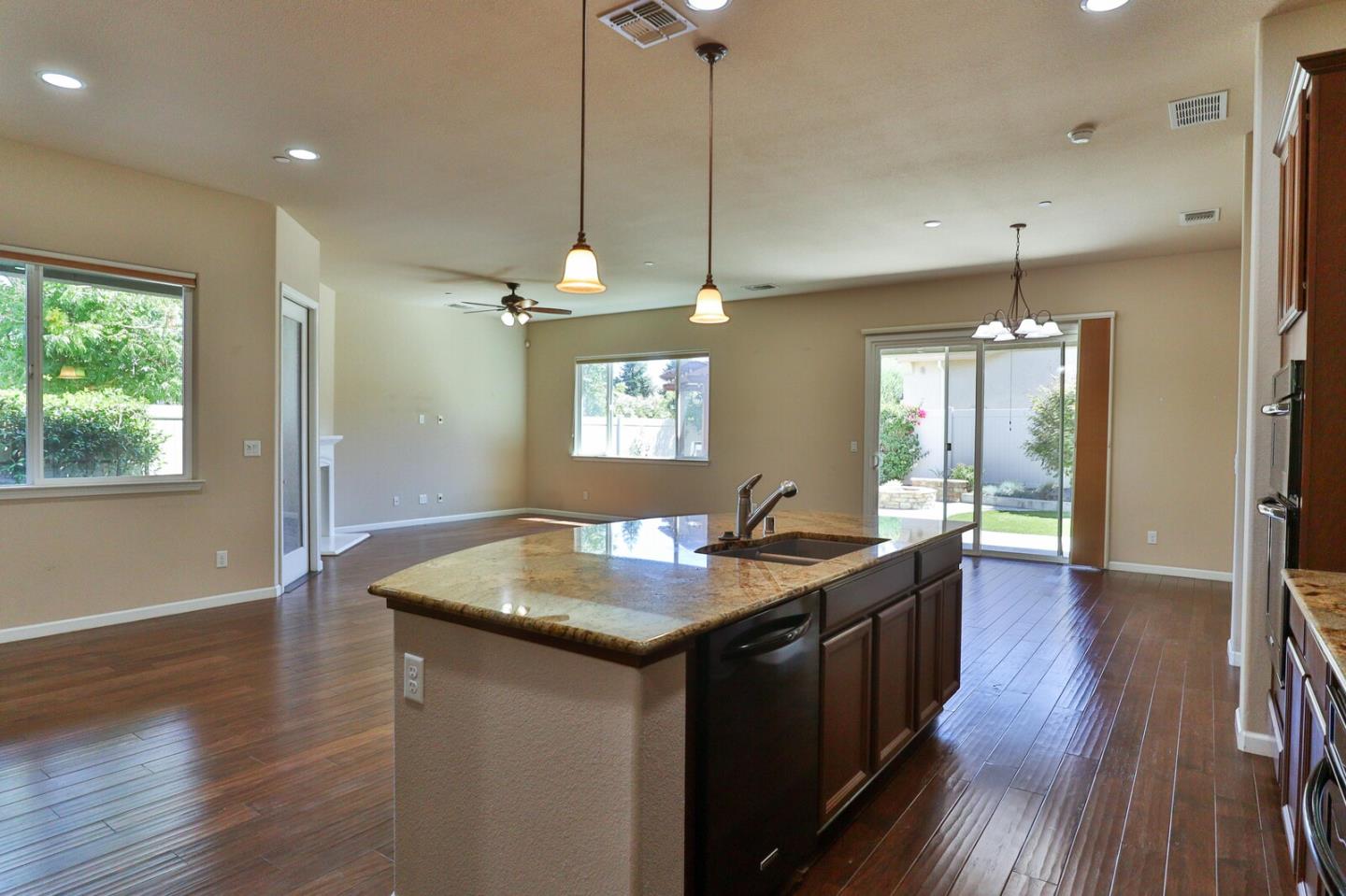 Detail Gallery Image 21 of 107 For 2690 Steeple Run Ln, Manteca,  CA 95336 - 3 Beds | 2 Baths