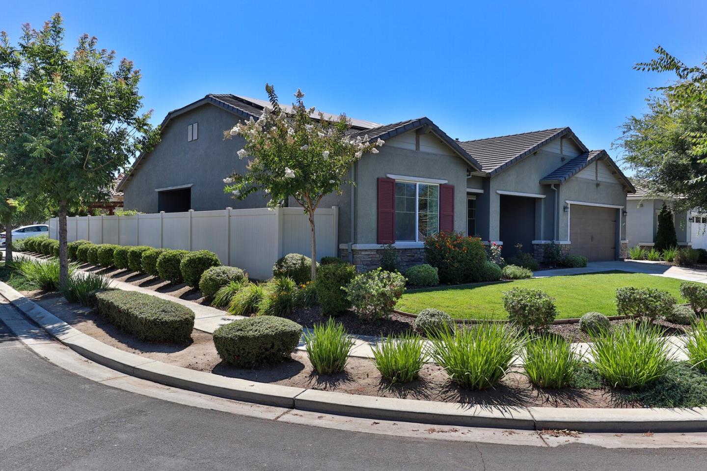 Detail Gallery Image 3 of 107 For 2690 Steeple Run Ln, Manteca,  CA 95336 - 3 Beds | 2 Baths