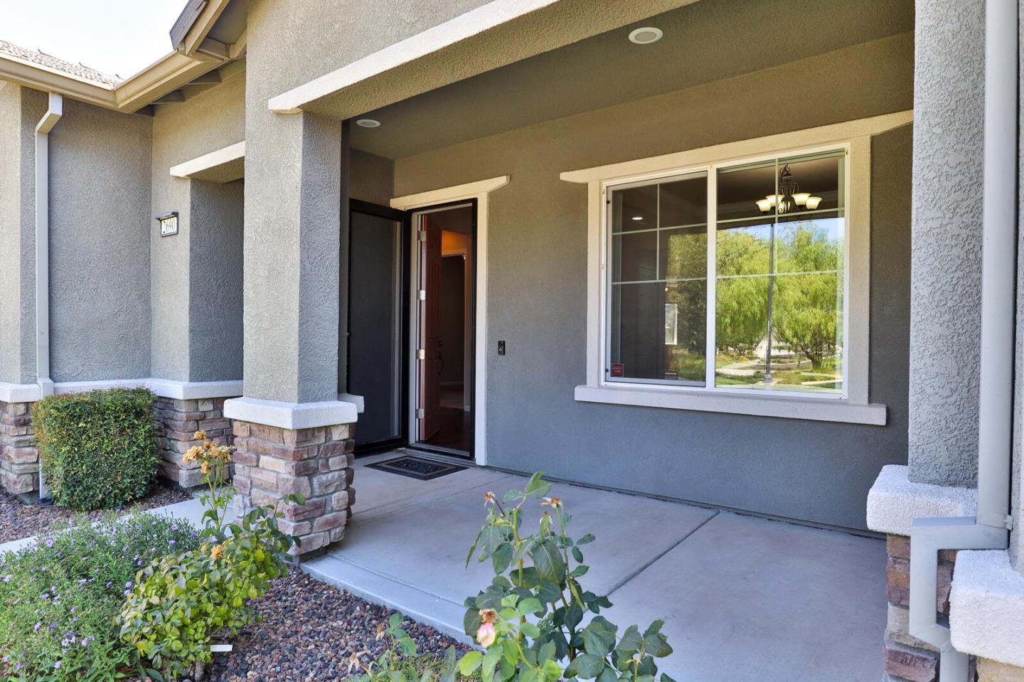 Detail Gallery Image 4 of 107 For 2690 Steeple Run Ln, Manteca,  CA 95336 - 3 Beds | 2 Baths