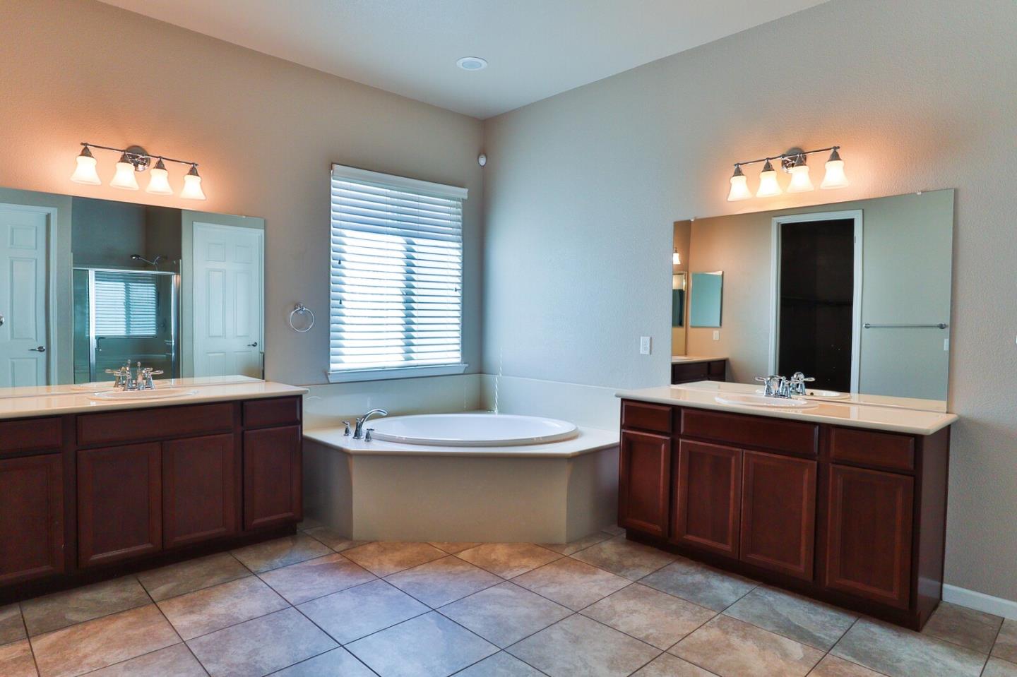 Detail Gallery Image 47 of 107 For 2690 Steeple Run Ln, Manteca,  CA 95336 - 3 Beds | 2 Baths