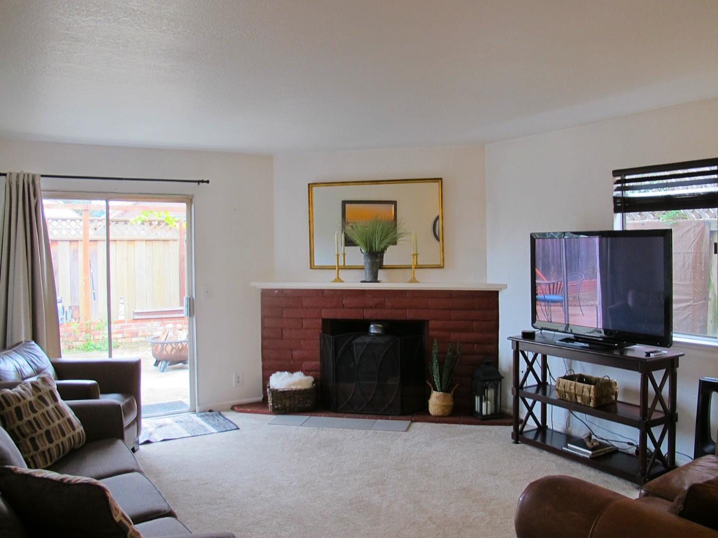 Detail Gallery Image 3 of 7 For 498 Suncrest Way, Watsonville,  CA 95076 - 2 Beds | 2 Baths