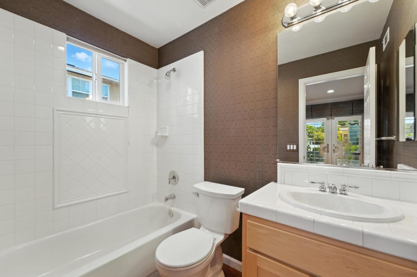 Detail Gallery Image 5 of 25 For 50 Waterford Ct, Campbell,  CA 95008 - 3 Beds | 3 Baths