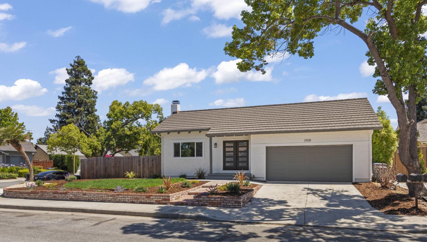 Detail Gallery Image 3 of 44 For 2508 Calma Ct, San Jose,  CA 95128 - 4 Beds | 2 Baths