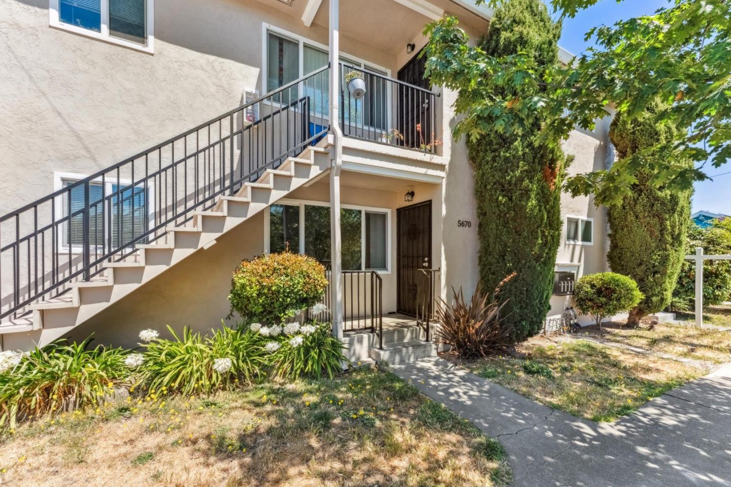Detail Gallery Image 10 of 16 For 5664 Gaskill St, Oakland,  CA 94608 - – Beds | – Baths