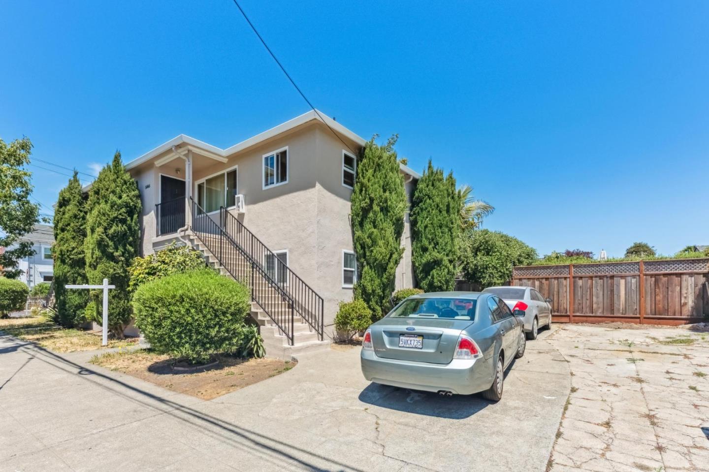 Detail Gallery Image 2 of 16 For 5664 Gaskill St, Oakland,  CA 94608 - – Beds | – Baths