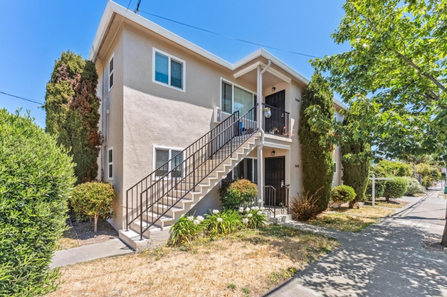 Detail Gallery Image 3 of 16 For 5664 Gaskill St, Oakland,  CA 94608 - – Beds | – Baths