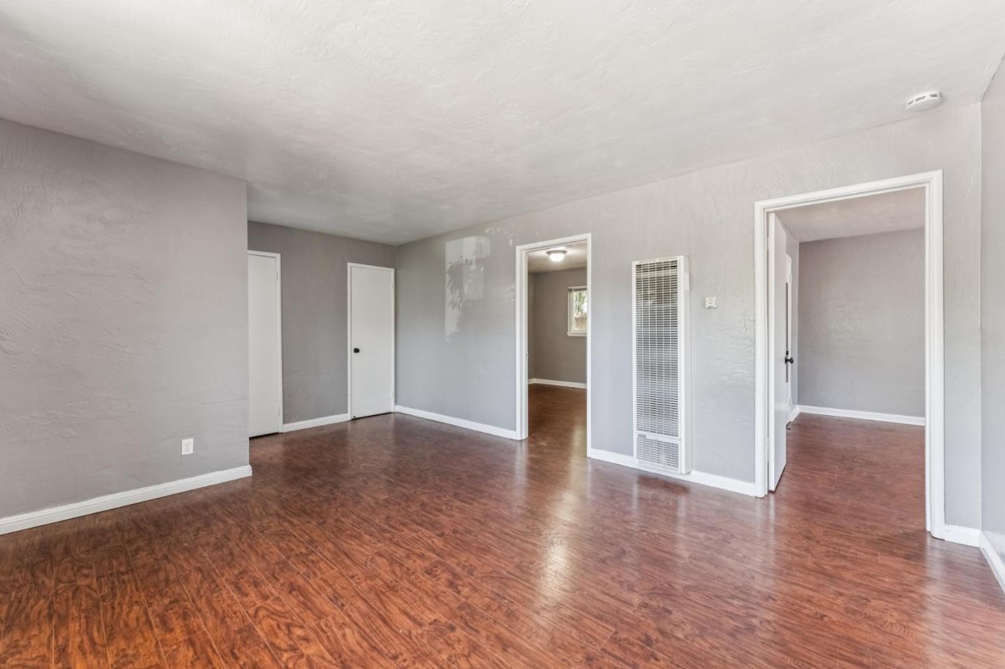 Detail Gallery Image 5 of 16 For 5664 Gaskill St, Oakland,  CA 94608 - – Beds | – Baths